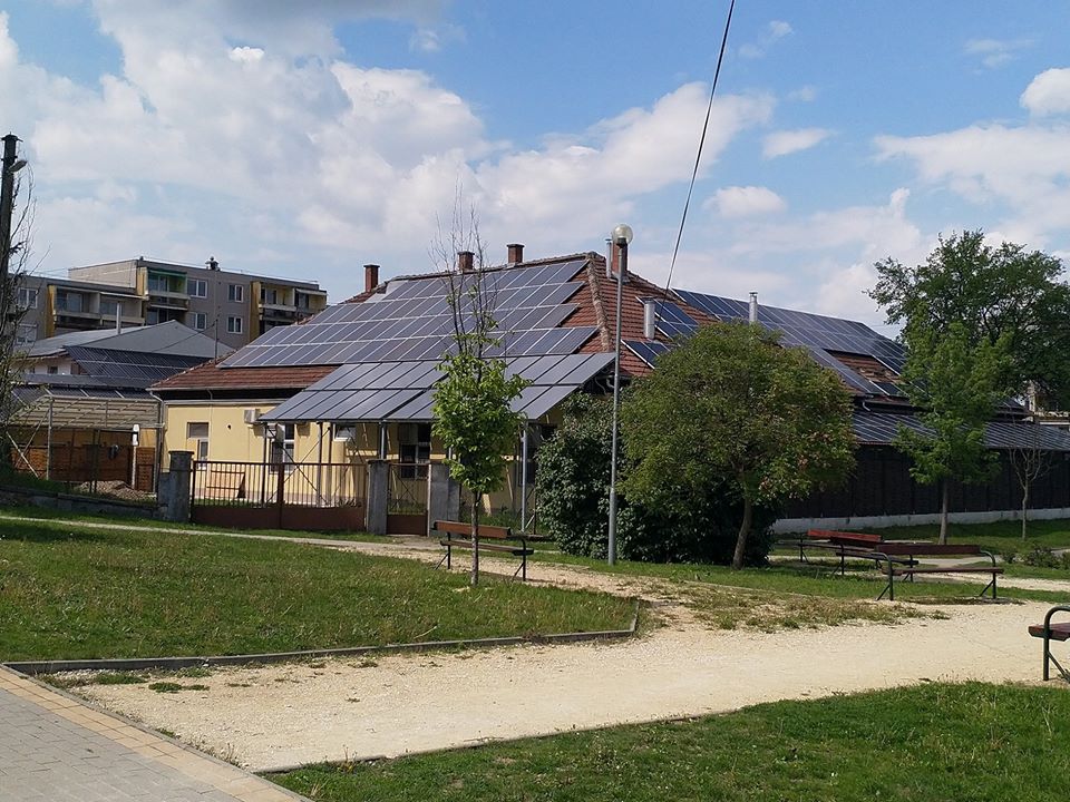 Teljes tető napelem